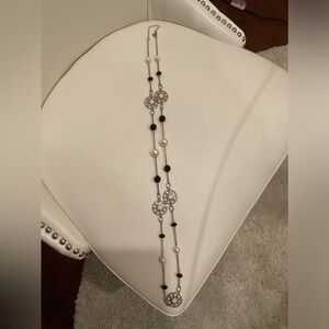 Lia Sophia Necklass Black And pearl 21”